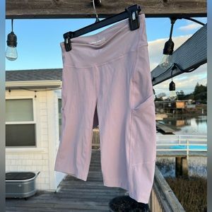 Outdoor Voices - cropped legging 18 inch - size Medium - lilac purple w/ pockets